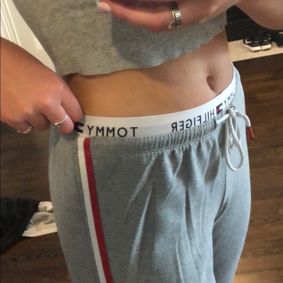 Tommy Hilfiger Sweats - Picture 2 of 5